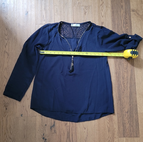 Sm NWOT Blue Geo-Lace Zip-Front Hi-Low Top - Picture 3 of 5